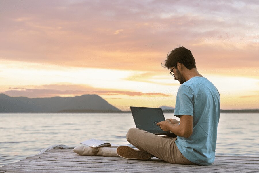 Remote worker using white label eSim at Sunset