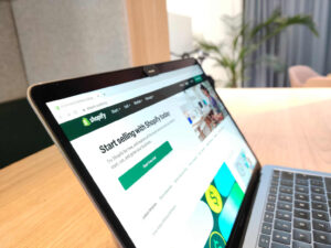 Sign up page of Shopify e-commerce platform 
