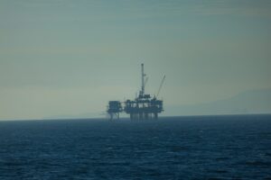 oil rig in the middle of the ocean